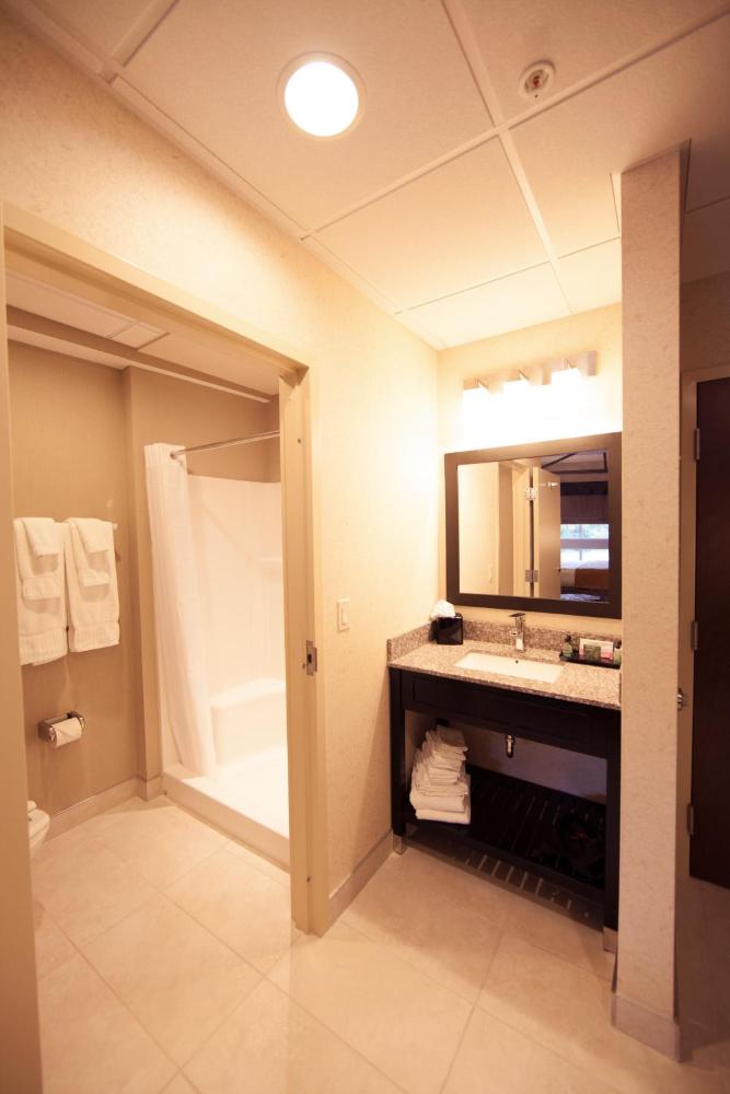 Deluxe King Room interior